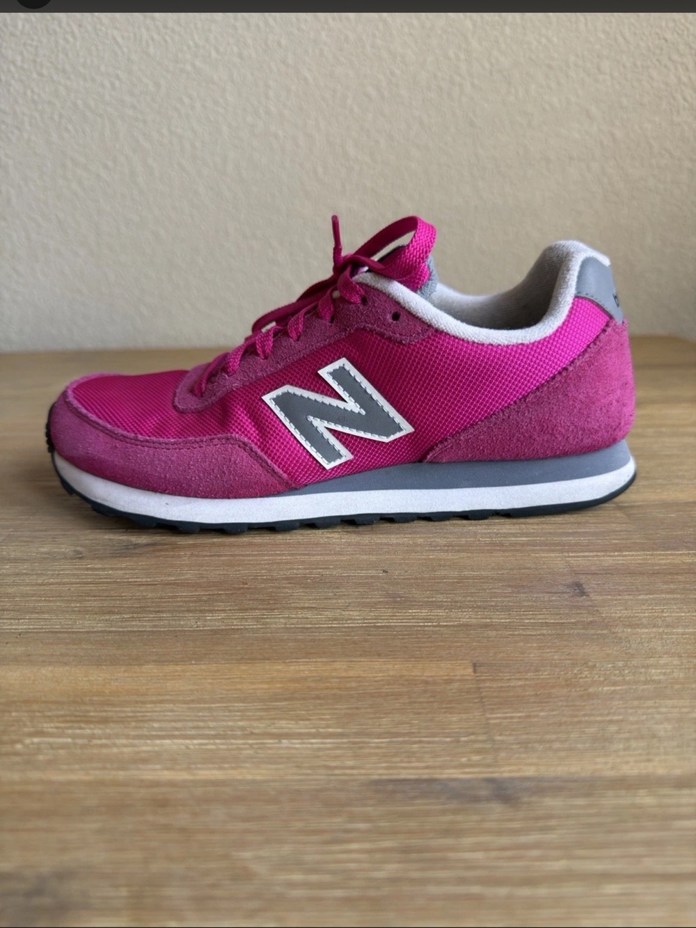 New Balance 411 Running Walking Tennis Shoes Women’s Size 9 Pink White Gray - Picture 2 of 12